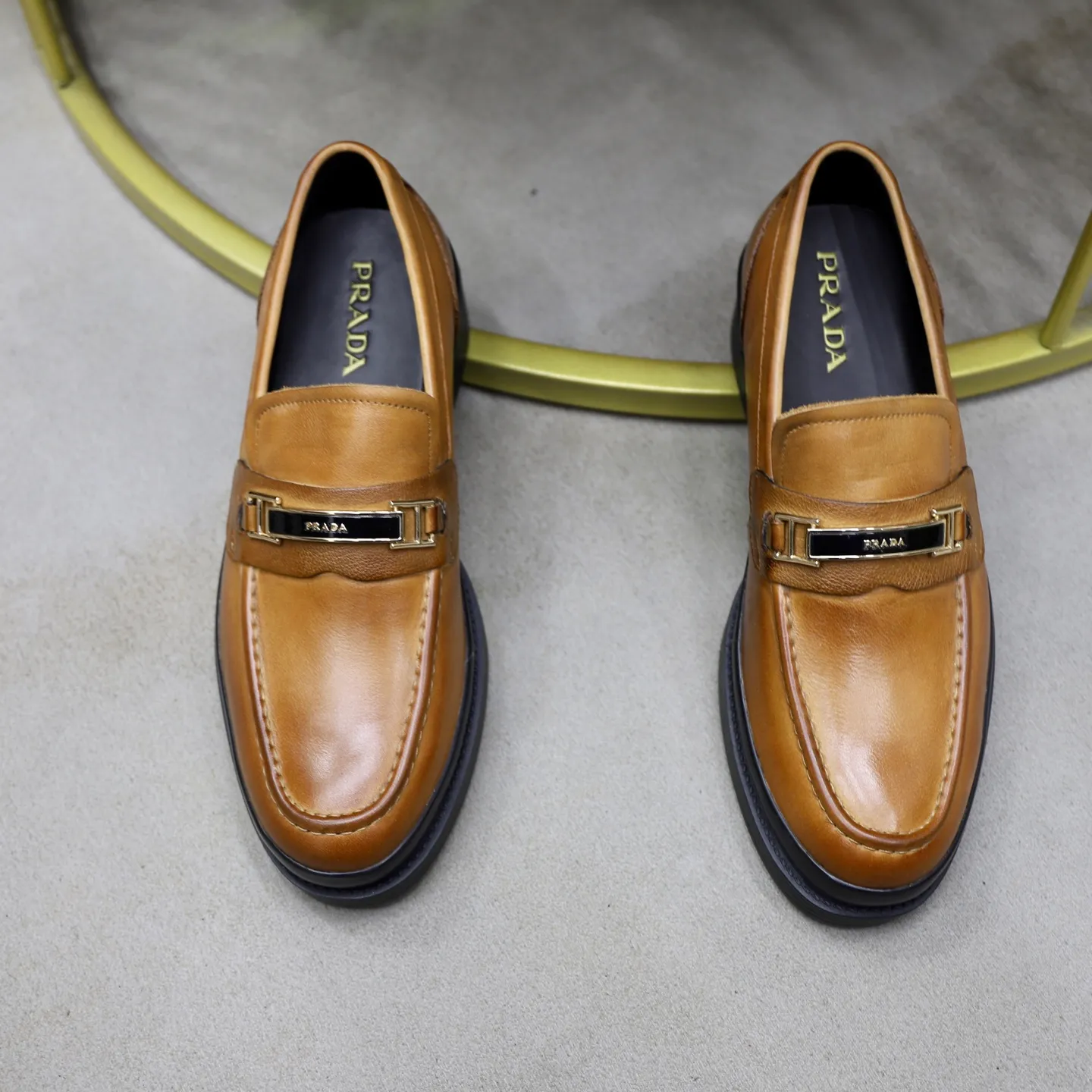 Men's shoes: 540💰🙅‍♂️🙅‍♂️🙅‍♂️ Brand: PRADA Standard code: Men's code 38-44 (45 can be customized) Grade: Same style as the official website Original order quality Material: Original cowhide surface Comfortable sheepskin lining Original outsole Style category: Men's fashionable casual leather shoes Distinguished big-name luxury elements Top luxury Color: actual picture color